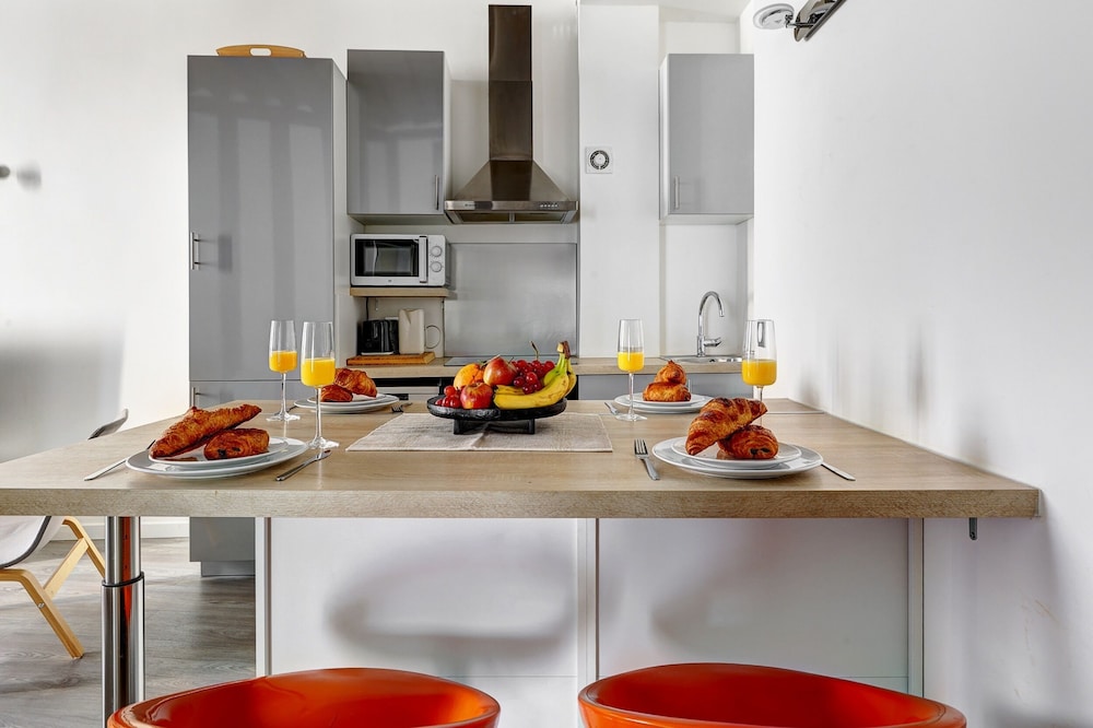 Charming 1BR in Saint-Germain Sleeps 4