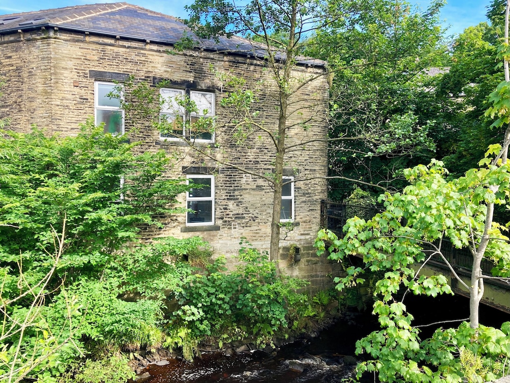 The Old Riverside School House Apt 3