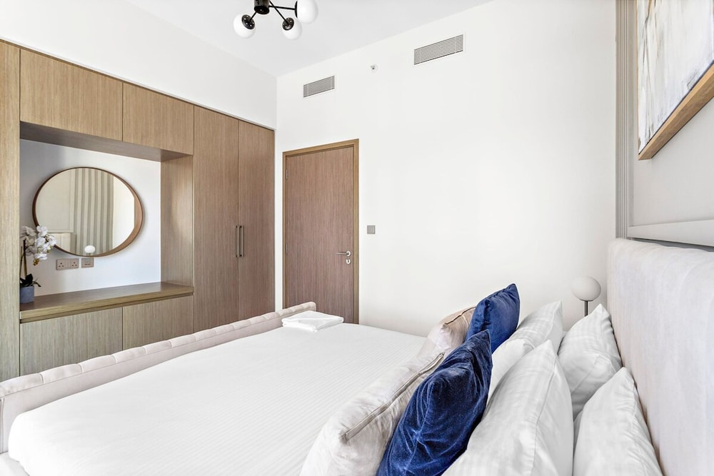 Silkhaus Premium Pad in Burj Royale Elegant