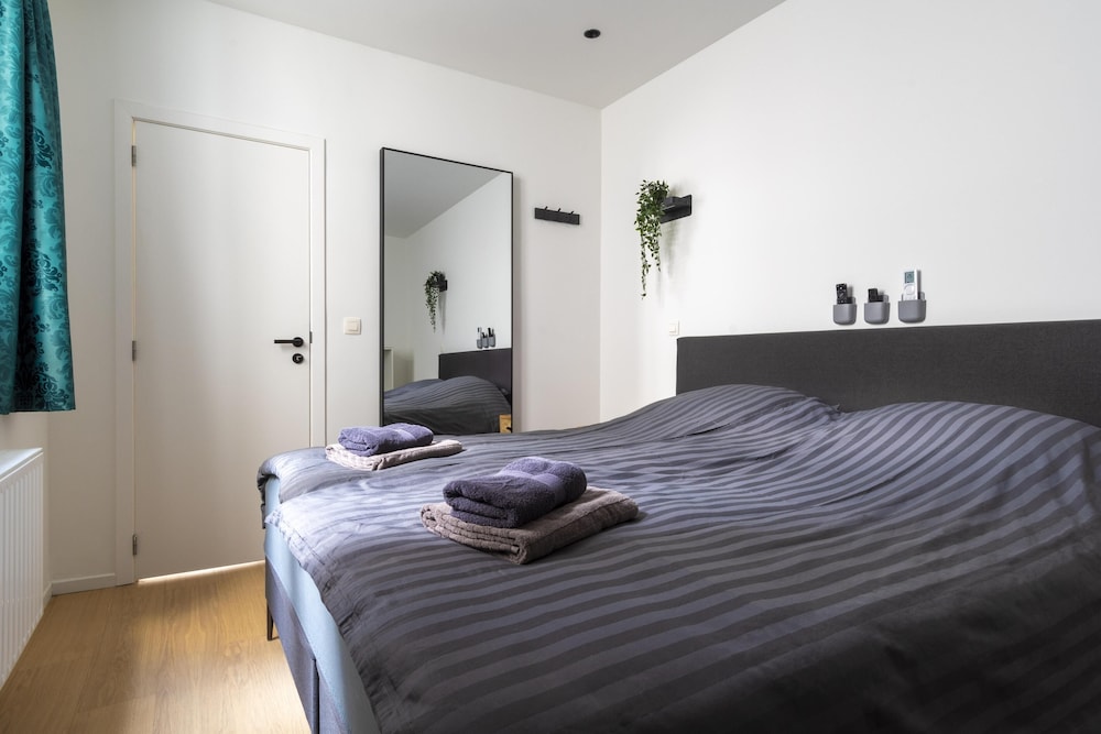 Modern Antwerp Getaway App - Heart d Anvers