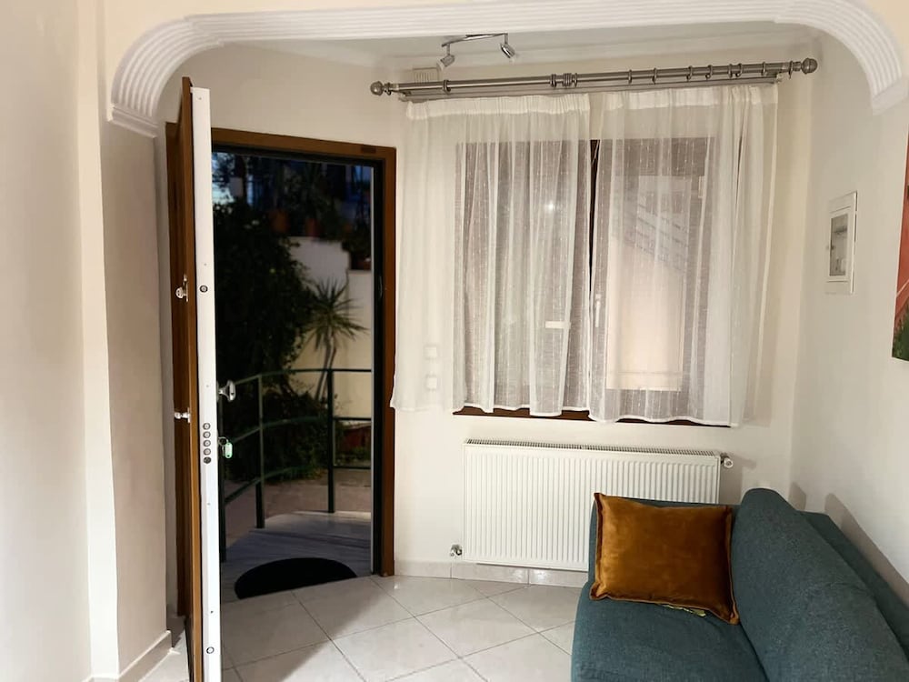 Cozy Apartment in Old Town Ano Polis
