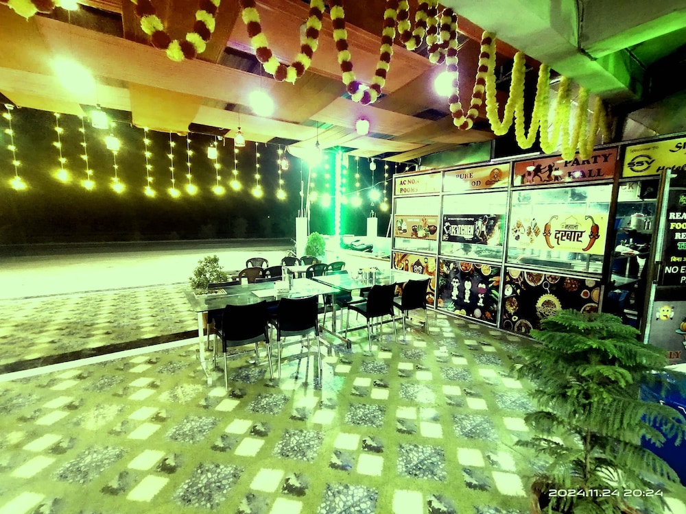 SHREE SIDDHI VINAYAK HOTEL & RESTAURANT