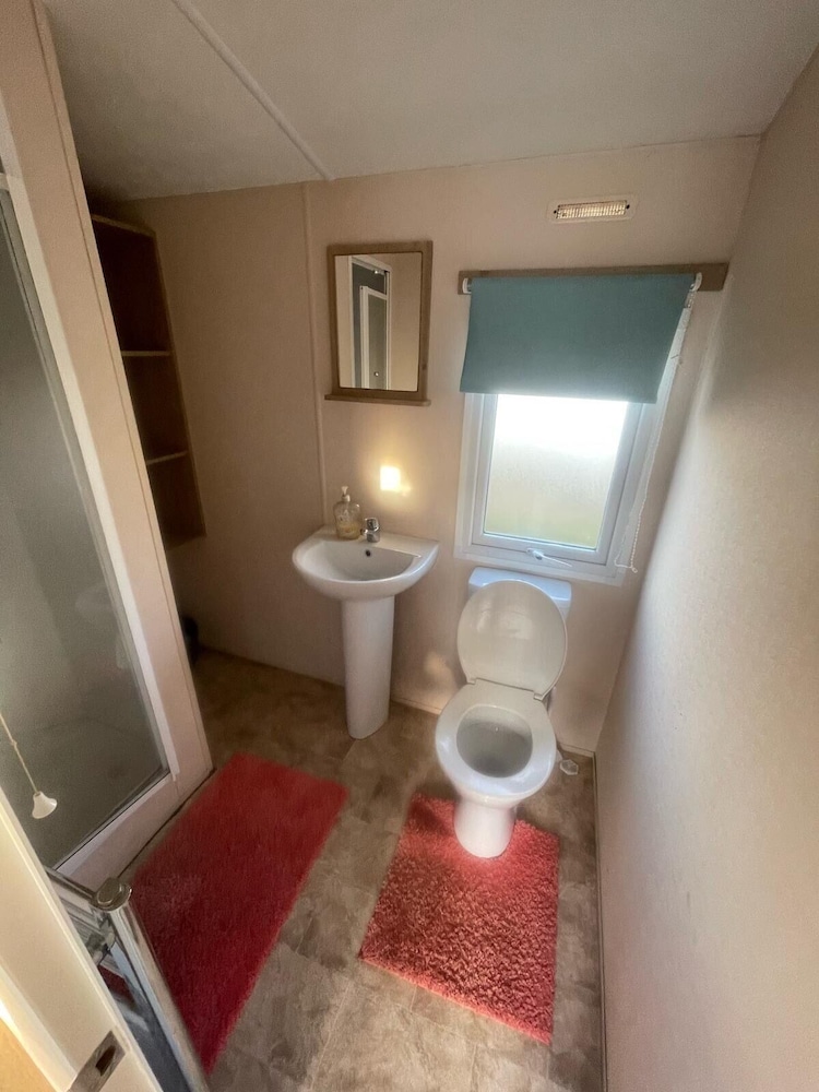 3 Bed Caravan - Sleeps 8 - Pets - Parking - Wifi