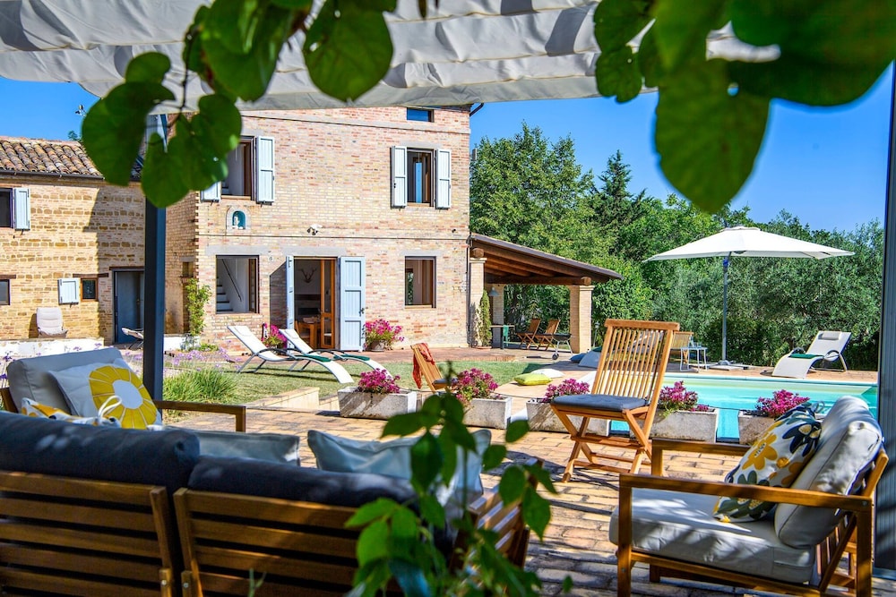 Casa Felicita 8 by Marche Holiday Villas