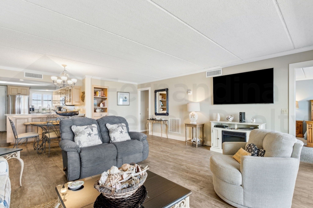 667 Amelia By The Sea 3 Bedroom Condo