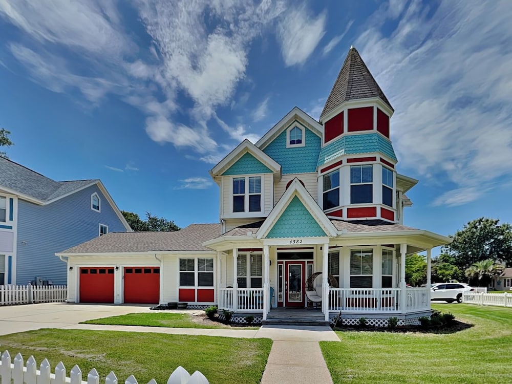 Corner Castle by Southern Vacation Rentals