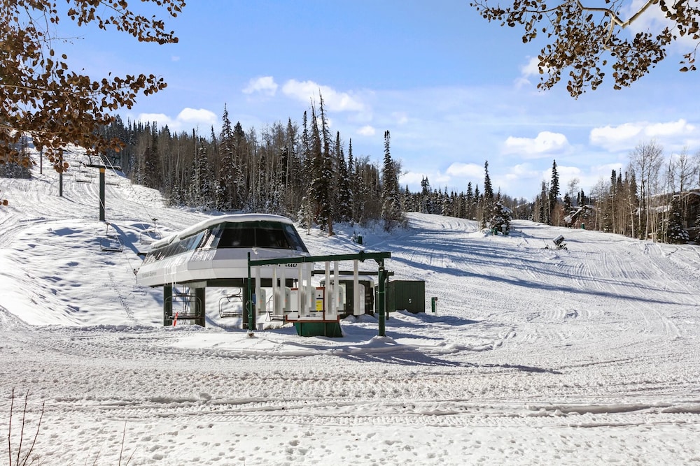 Grand Lodge - 3 Bedroom Deluxe #304 - Ski-in/out 3 Condo