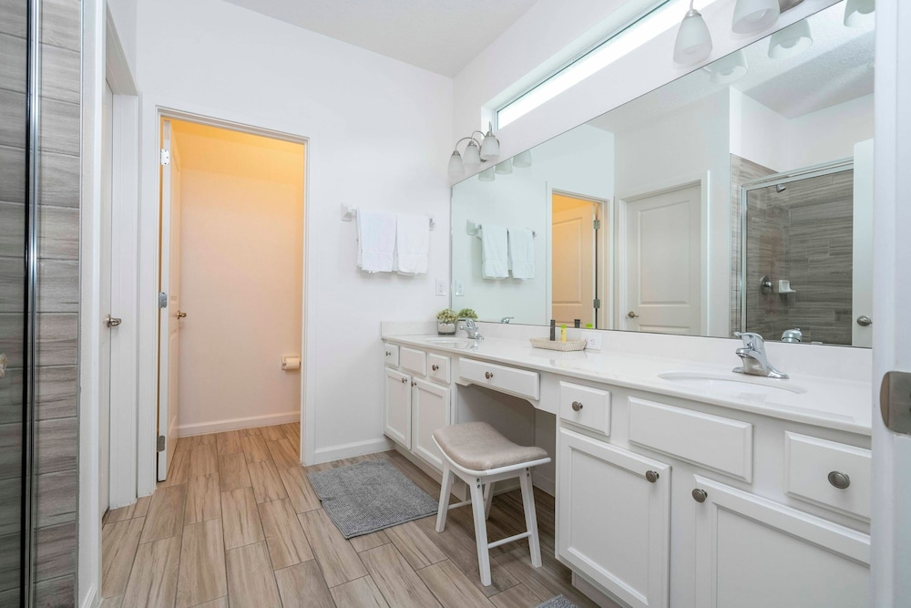 Spacious 12br Family Villa Near Disney Bella Vida