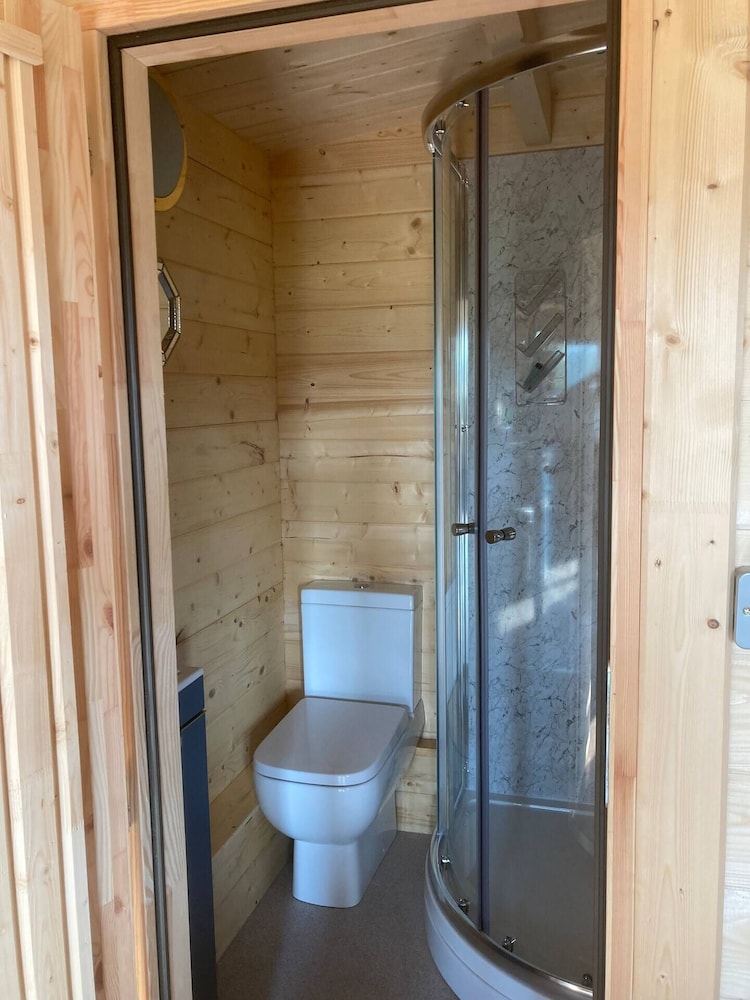 Captivating 1-bed Lodge in Chesterfield view 5