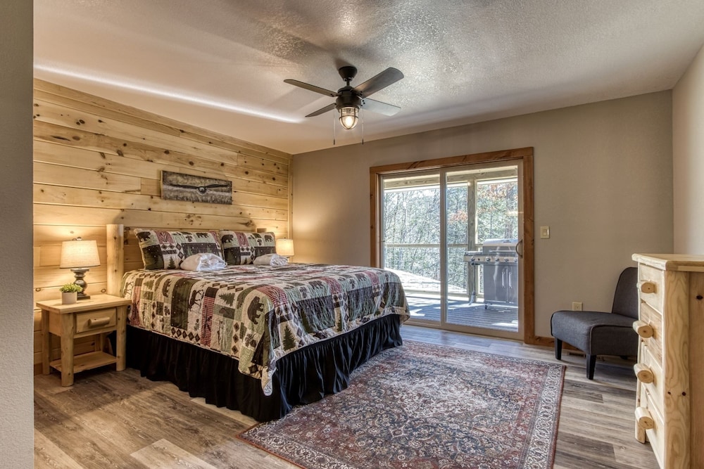 Eagle's Flight - New Construction - 4 Bedroom 3.5 Bath 4 Cabin by Redawning view 4