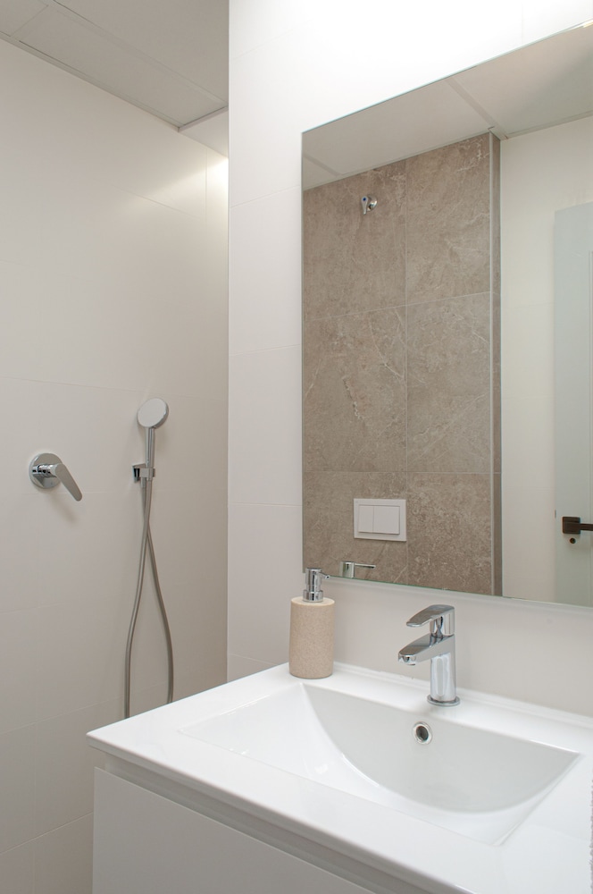 ABAL Apartments - Barrio