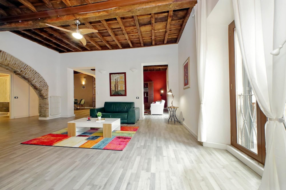 Luxury Navona Apartment
