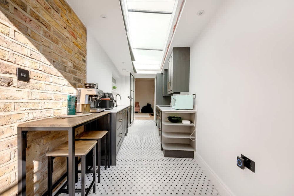 The Blooming Minimalist- by Out of Office Lifestyle