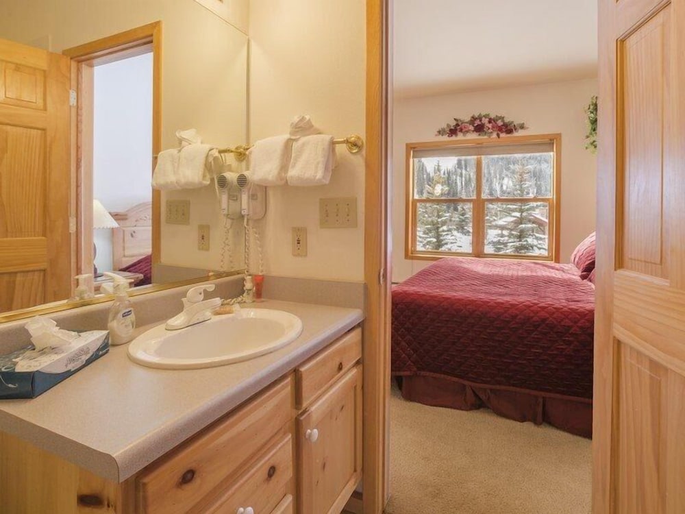 Snake River Village 3 Bedroom Apartment by Key to the Rockies
