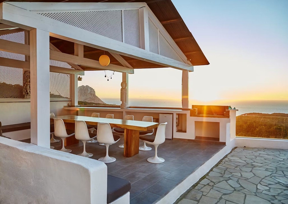 Beautiful Villa With sea Views
