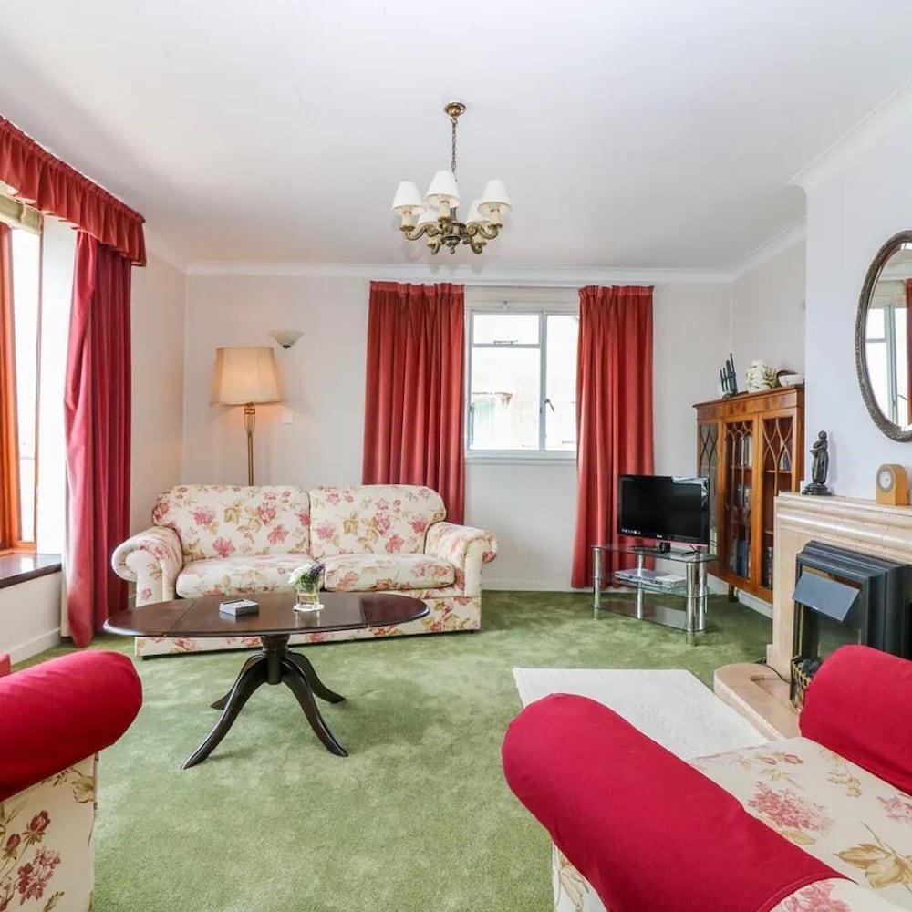 Bay View Esplanade Apartment Overlooking Harbour view 4