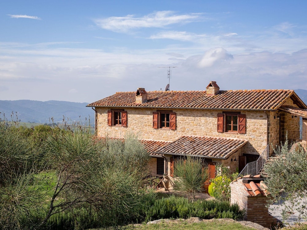 Villa in Umbria With Saltwater Pool