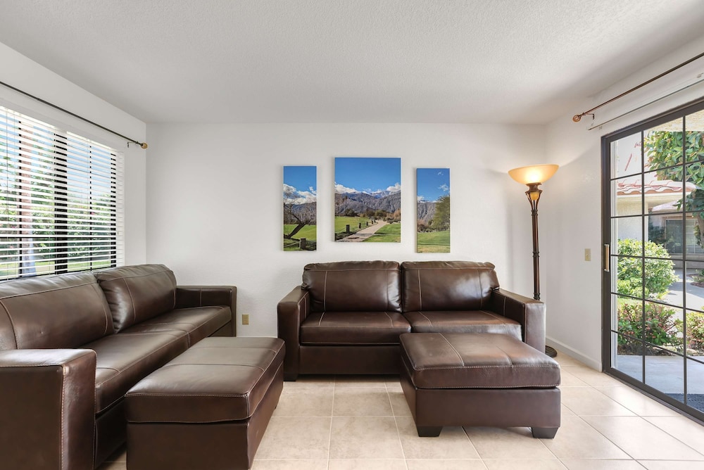 2BR 2BA Stylish Palm Springs Condo