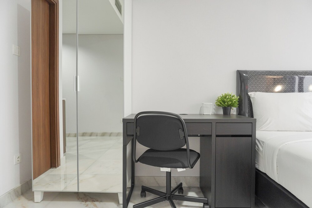 Cozy and Elegant Studio The Smith Alam Sutera Apartment