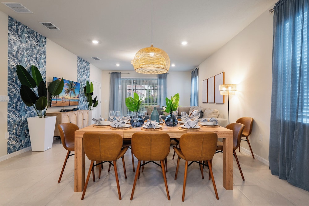 Dazzling New 7BR Villa  Disney Theme Rms