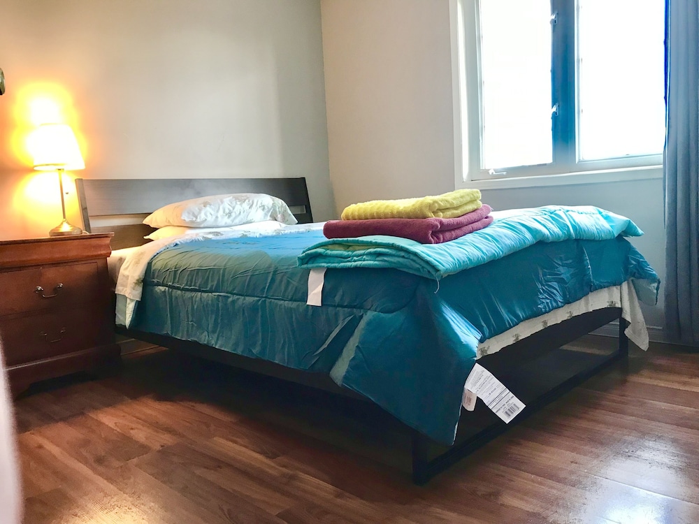 Room around York University Subway - Image 2