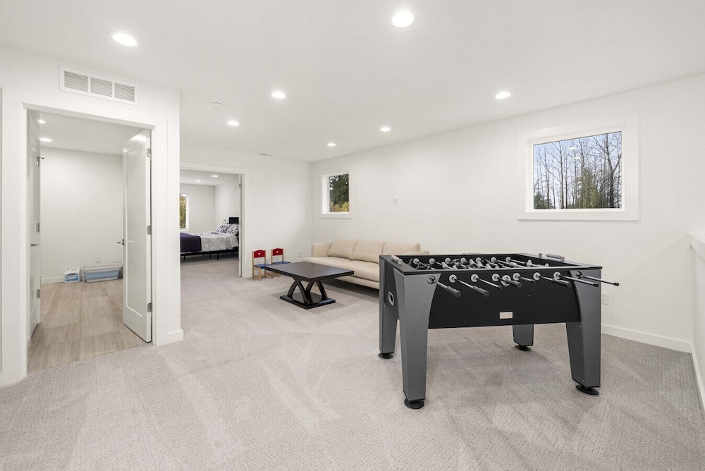 Brand New 5BR Home Fenced Yard Ample Parking