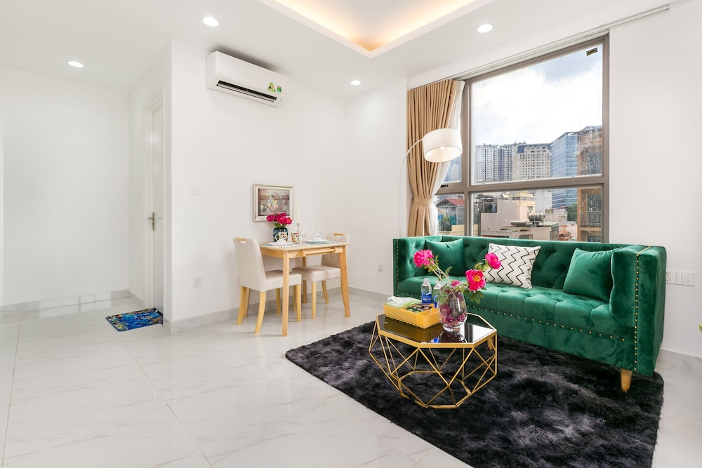 Jennifer House - Millenium Apartment