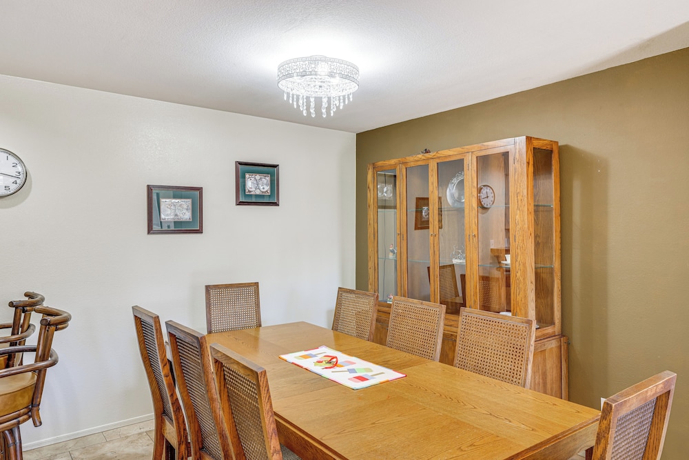 Near Hiking: Condo w/ Pool & Tennis in Phoenix!