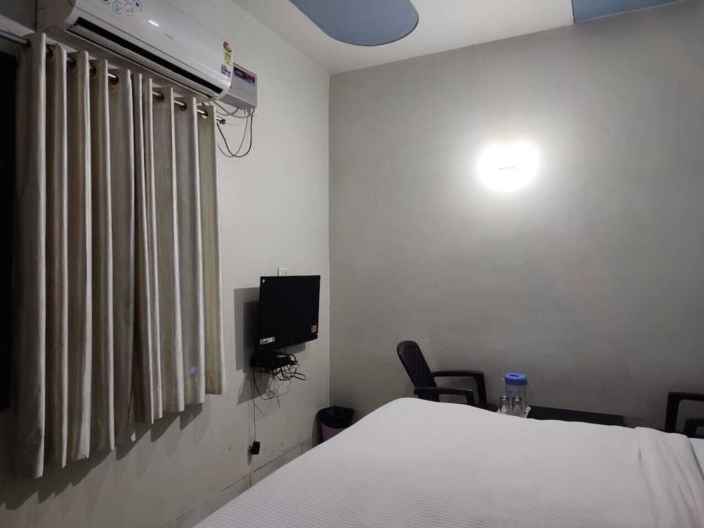 Hotel Pushpa Palace
