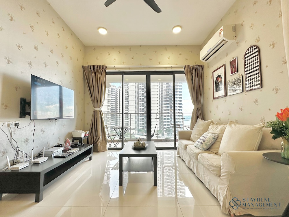 Country Garden Danga Bay Sea View Homestay by Stayrene