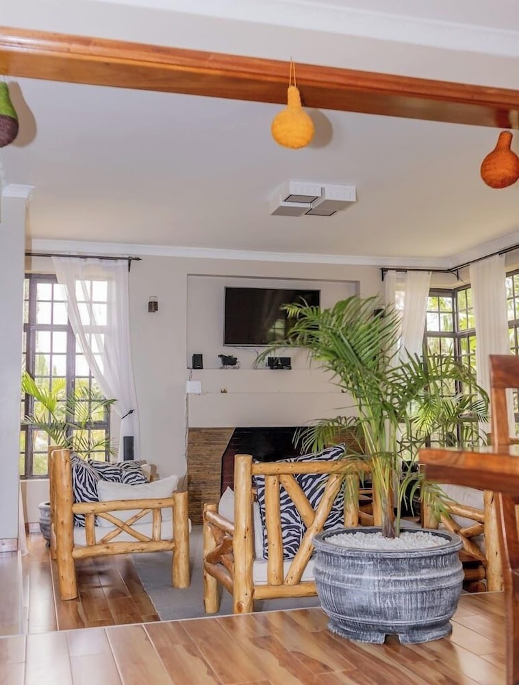Lux Suites Enkarsis Bungalow Kisaju