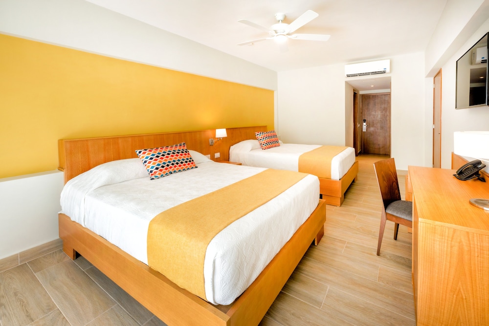 Coral Costa Caribe Beach Resort - All Inclusive - Property Image 6