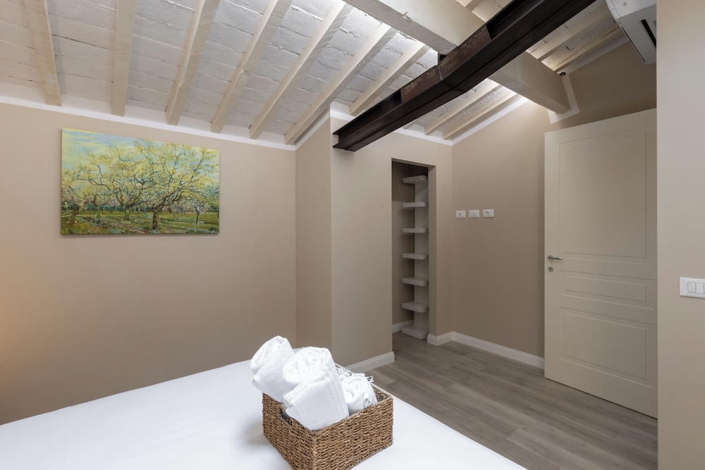 Orsini 98 Apartments by Mamo Florence