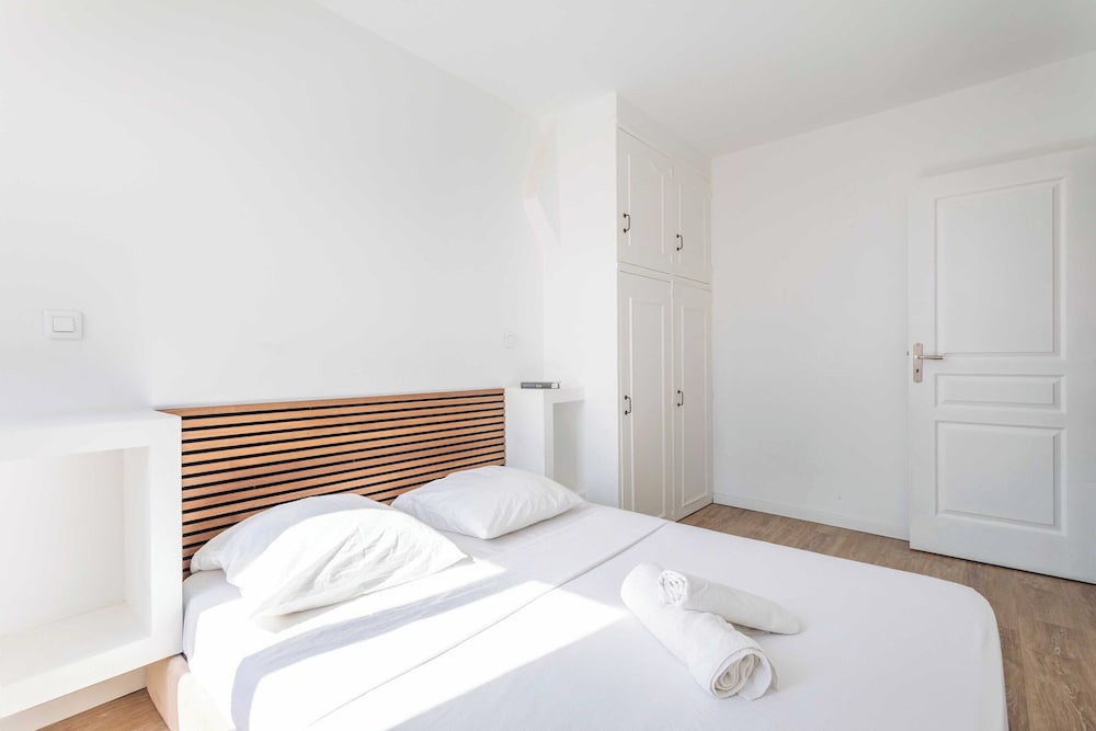 Charming 1 Bed/4floor Apartment Marseille Notre Dame Du Mont view 2