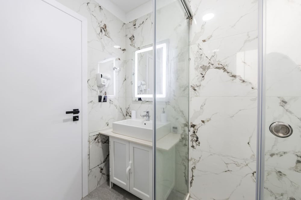 Bliss Triple Room in Gjirokast r