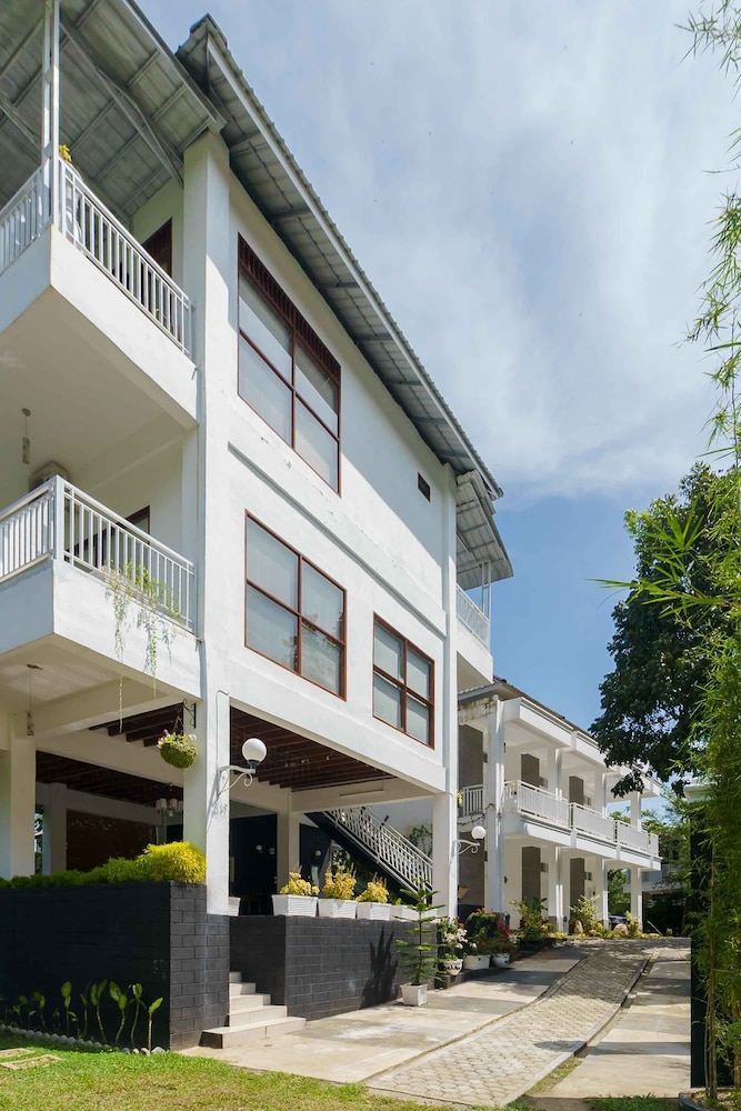 RedDoorz Premium @ The Heritage Bukit Lawang view 3