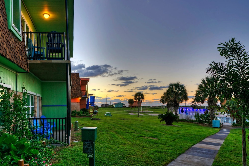 Blue Water Bliss by Avantstay Boardwalk to Beach