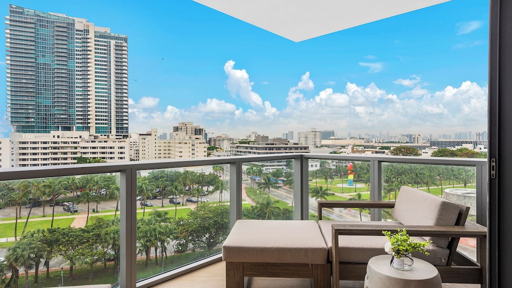 Luxury Vacation Rentals in South Beach by LRMB