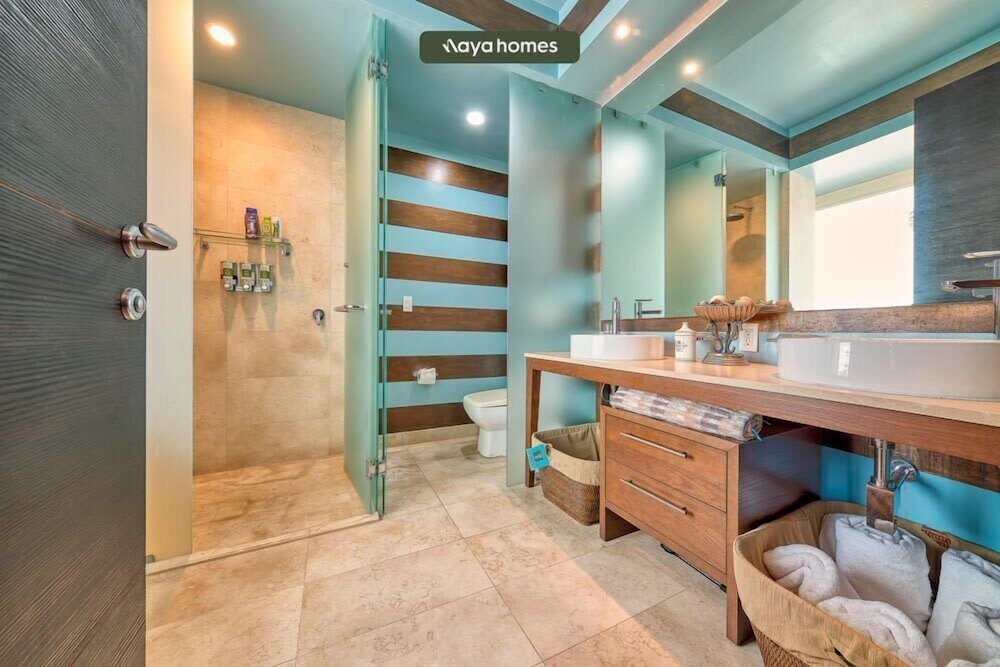 Oceanview 3BR Apt With Beach Access - Pools - Gym