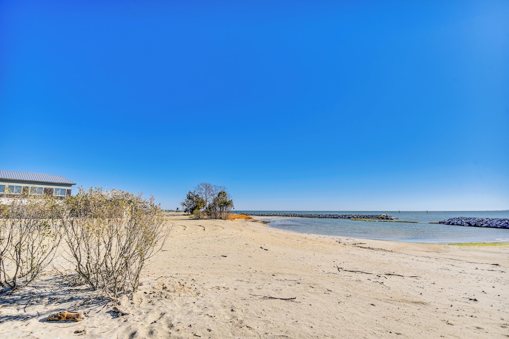 Walk to Beach: Home w/ Pool Access in White Stone