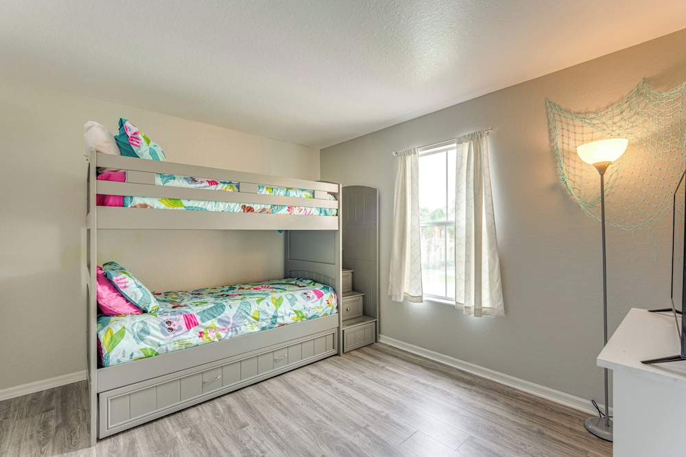 9 Mi to Disney: Gated Resort Escape w/ Pool Access