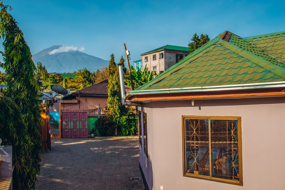 Arusha Giraffe Lodge