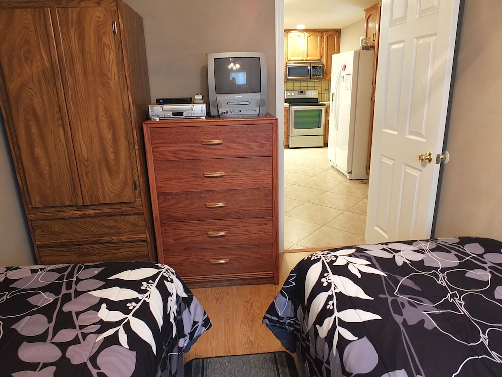 551 Dolliver 4 Bedroom Home by Redawning view 2