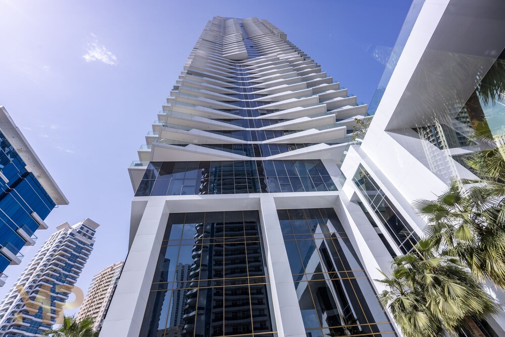 Marco Polo - Surreal Sea, Marina & Dubai Eye View on High Floor