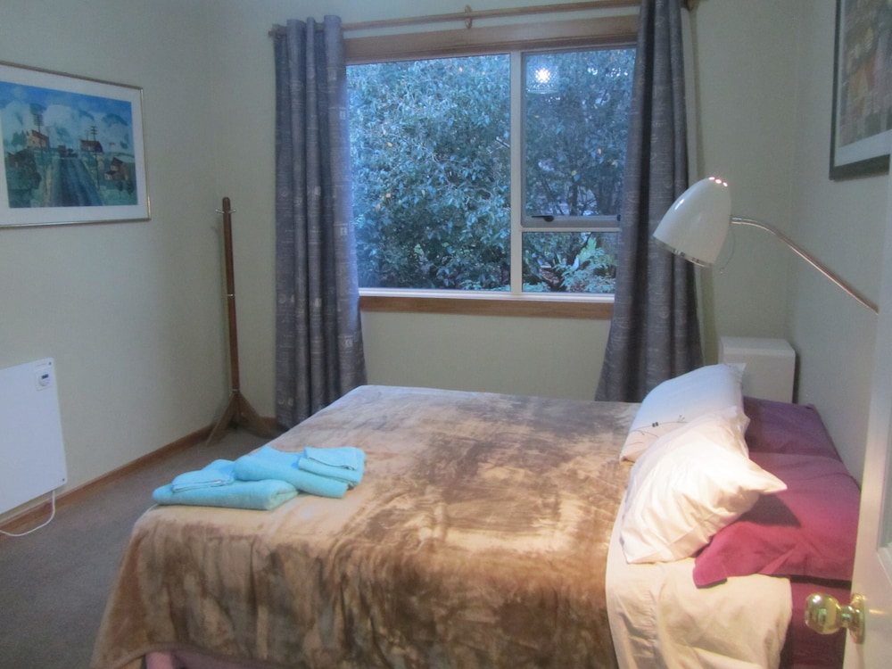 Loch Sloy Farmstay view 3
