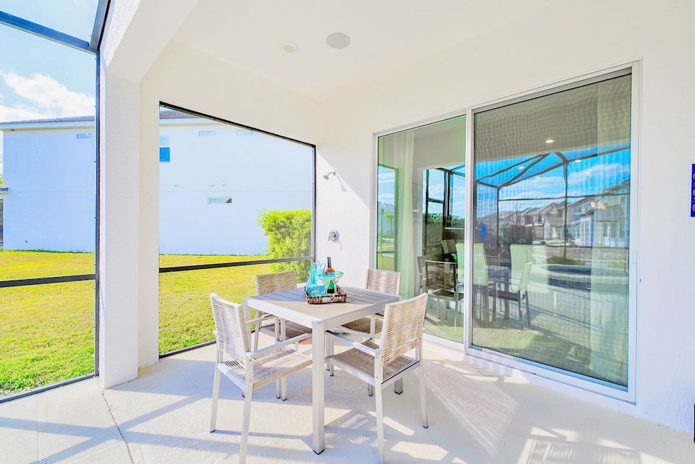Upstay Mansion w Cinema Games Pool- Sleeps 26