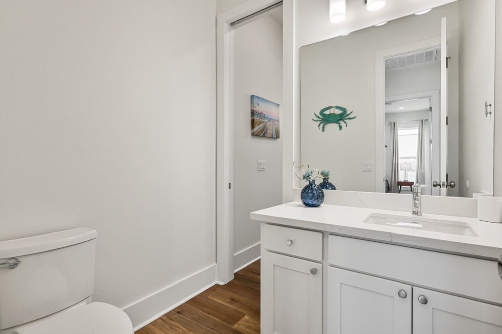 Tidewater 4 Bedroom Home by RedAwning