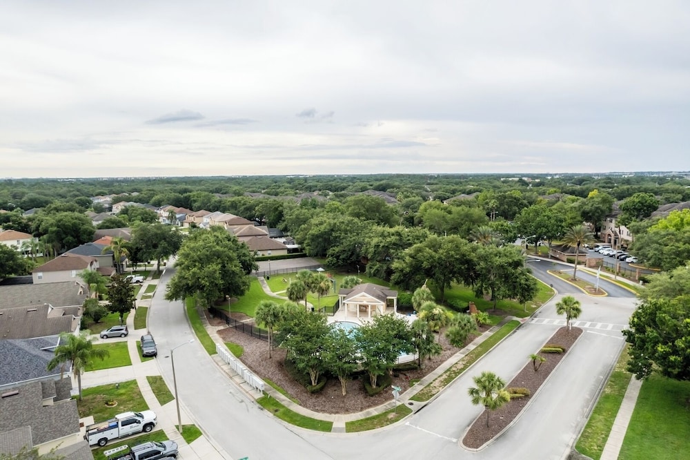 Cozy Queen BR + Pool Access Near Disney