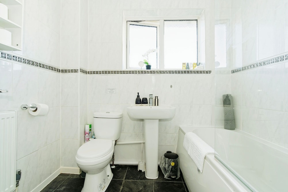 Canterbury Charm, Spacious 4 Bed House
