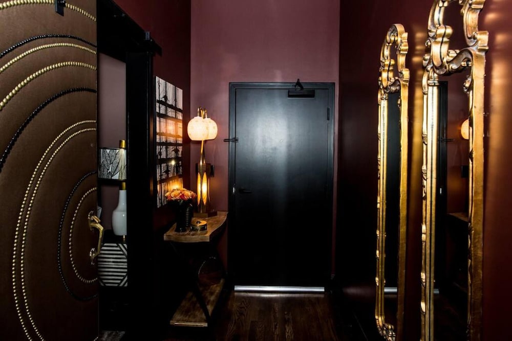 80 LEX 201 Exquisite Downtown Lodging
